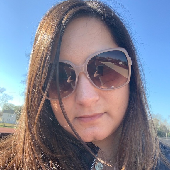 Meet your Posher, Aoife - Picture 2 of 2